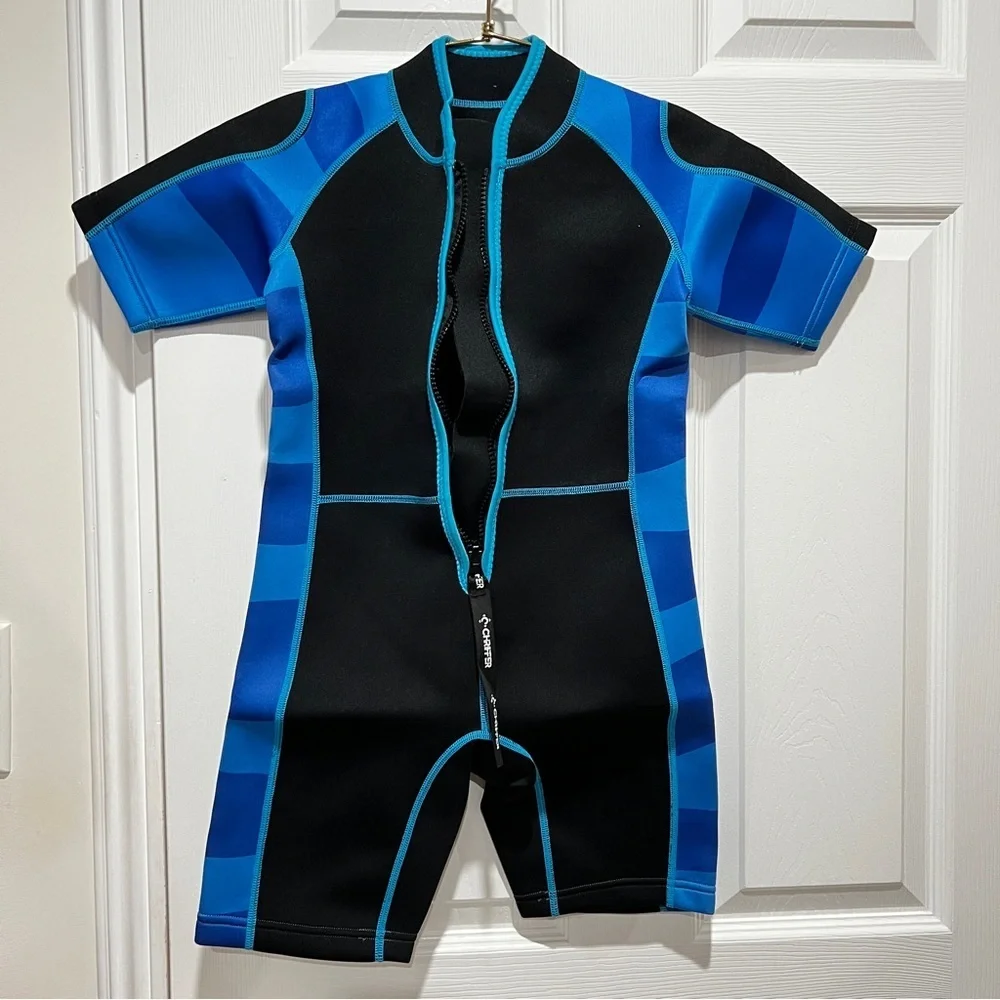 Chriffer Kids Wetsuit Size Large Black/Blue Print Details Short Sleeve Boys